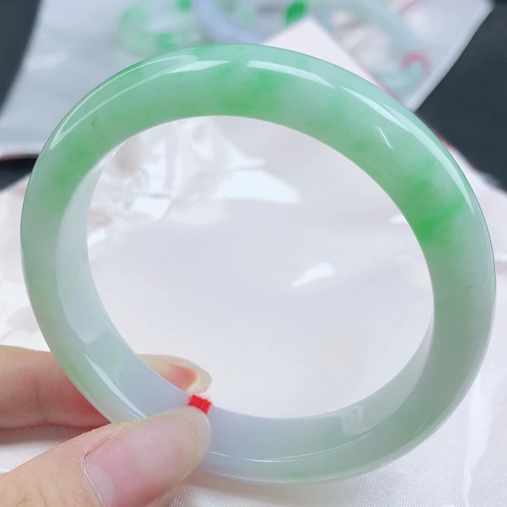 翡翠未镶嵌手镯缅甸56.1飘阳绿正圈