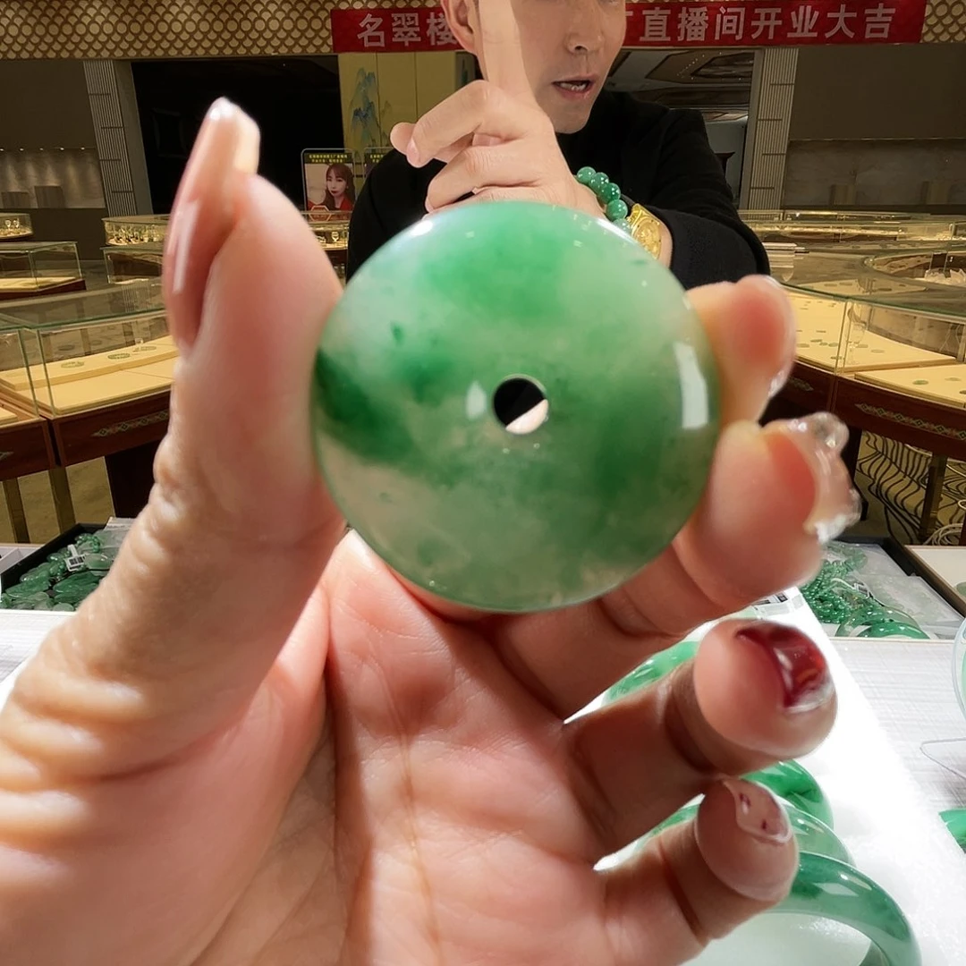 石英质玉颈饰未镶嵌一个