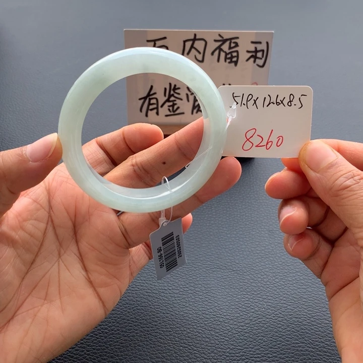 翡翠手镯未镶嵌翡翠手镯