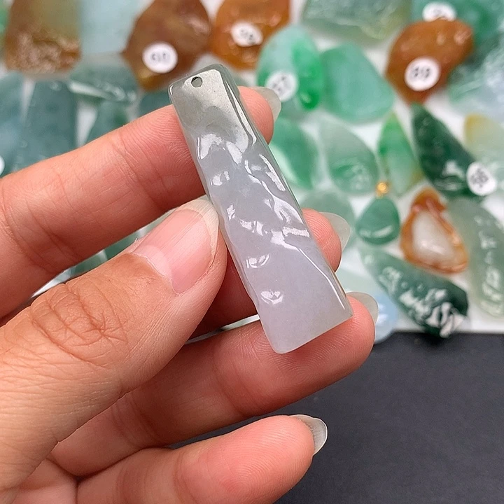 翡翠未镶嵌颈饰随型