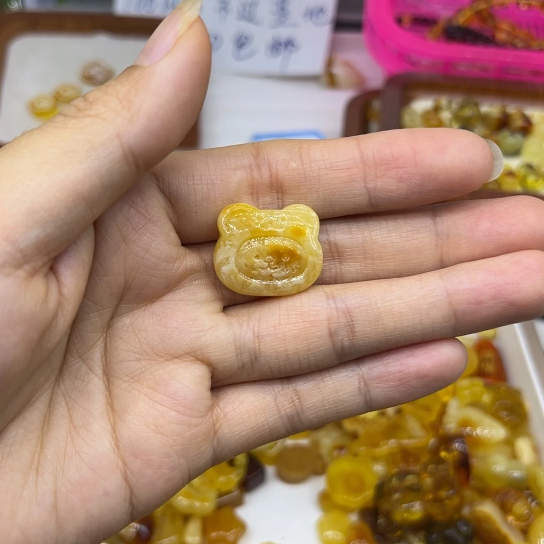 琥珀裸石未镶嵌琥珀