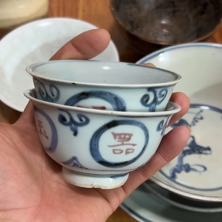 碗杰*里青花文饰的一个杯子