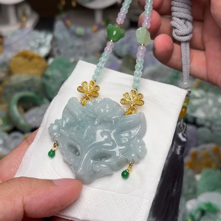 翡翠未镶嵌颈饰吊坠