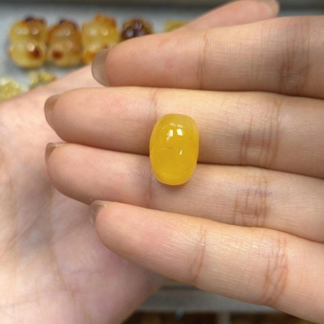 未镶嵌颈饰蜜蜡富甲