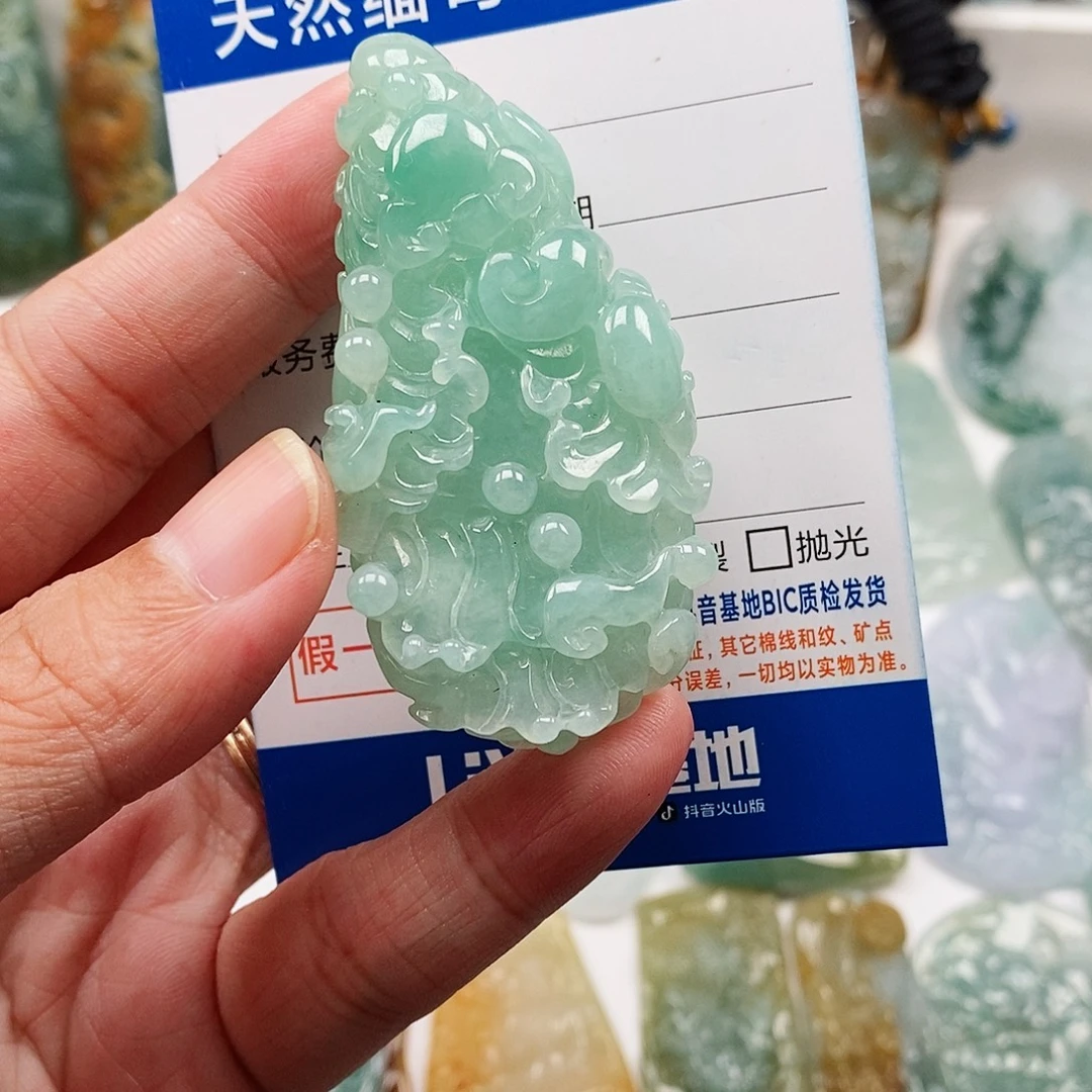 翡翠未镶嵌颈饰白菜