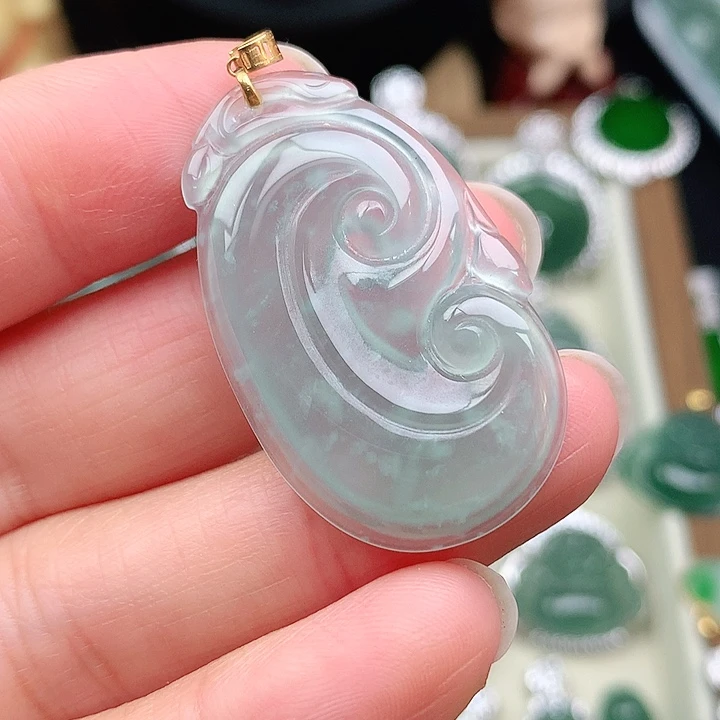 颈饰18K金镶嵌翡翠吊坠