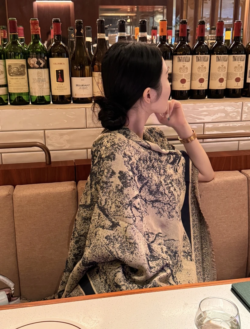 (D)经典气质款老花真丝披肩
