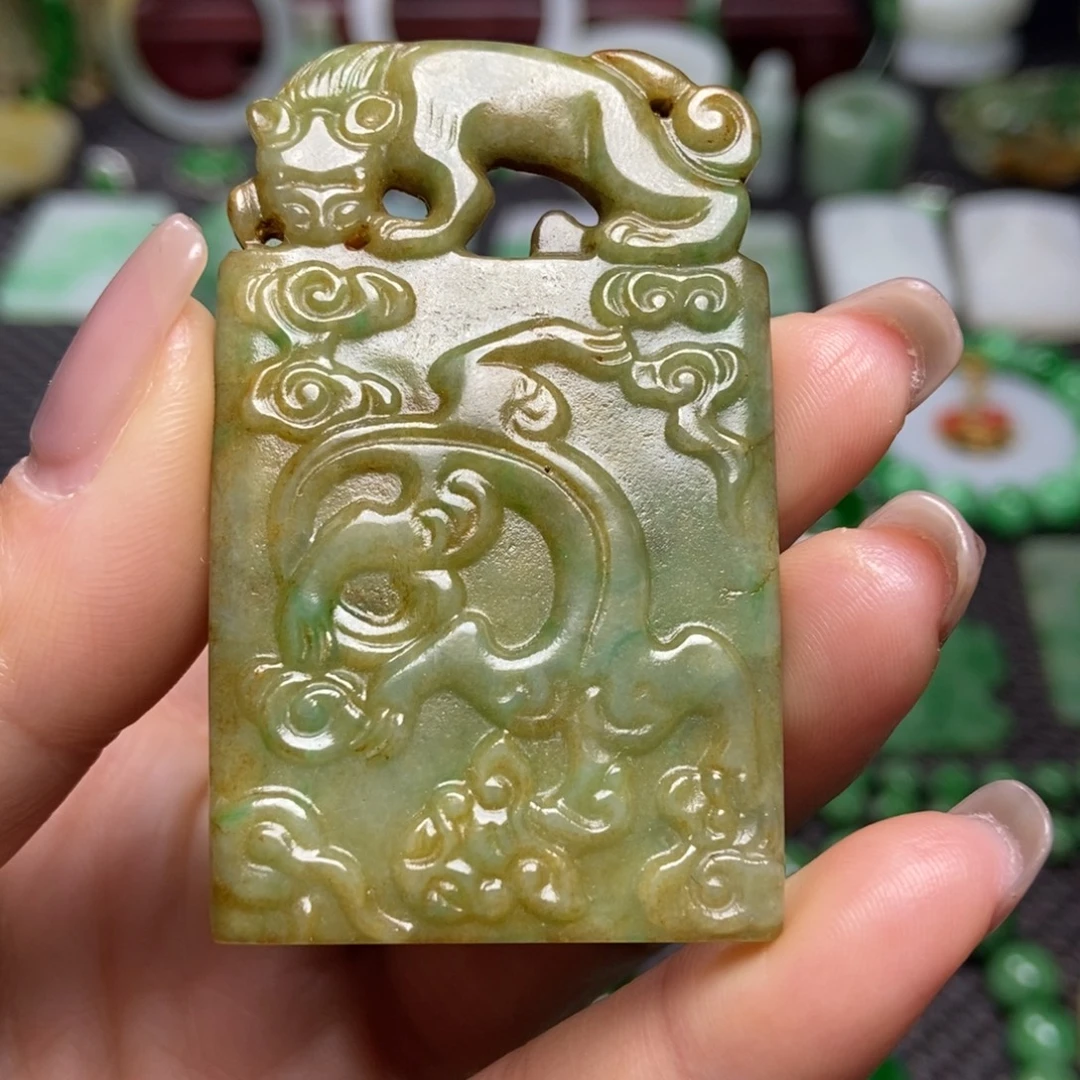 翡翠未镶嵌挂件清