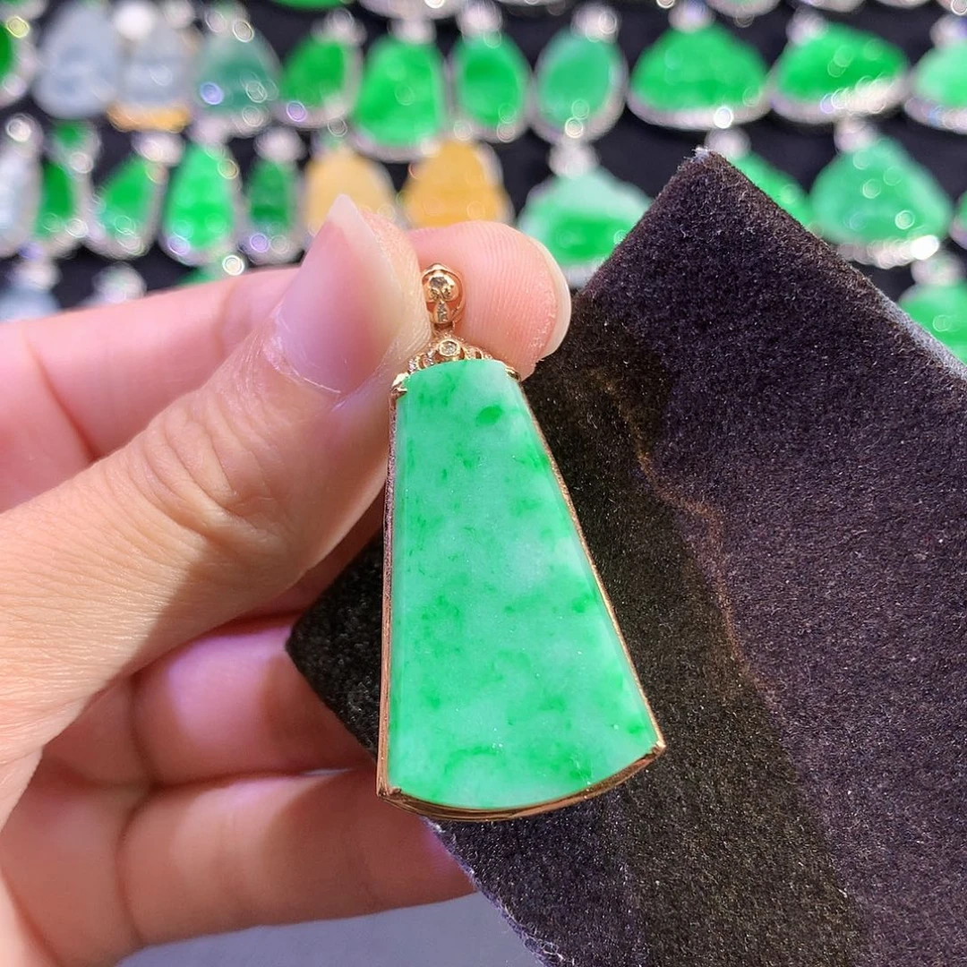 翡翠18K金镶嵌吊坠(赠链)