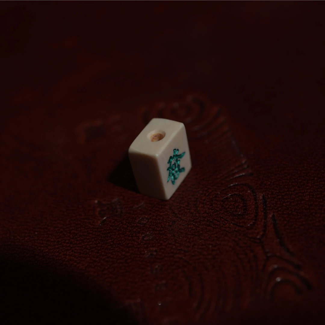 【聽風記出品】猛犸精工雕刻文玩背云文玩配饰9.5*8mm