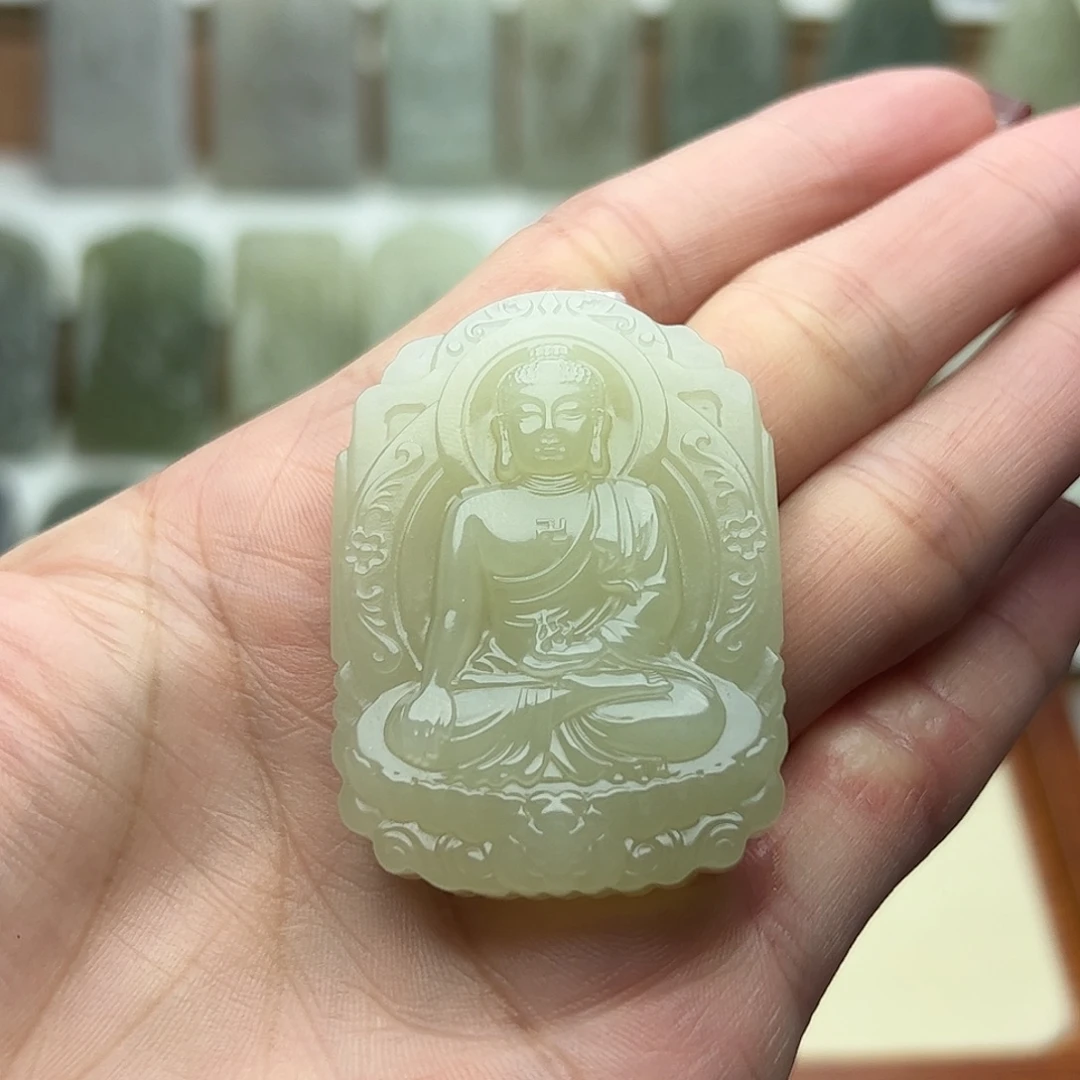 故***事和田玉未镶嵌颈饰