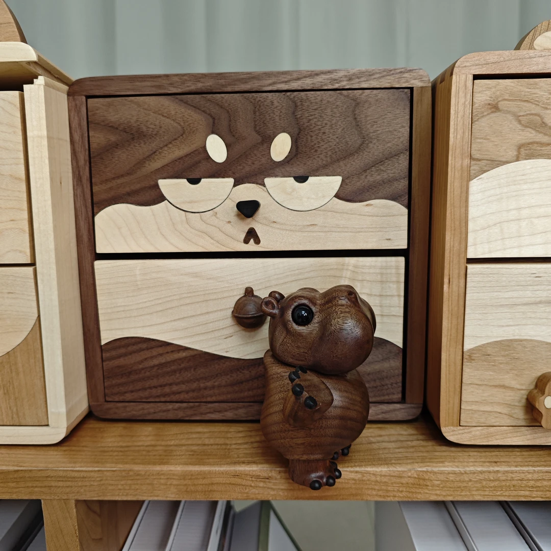 黑胡桃实木河马可爱风桌面