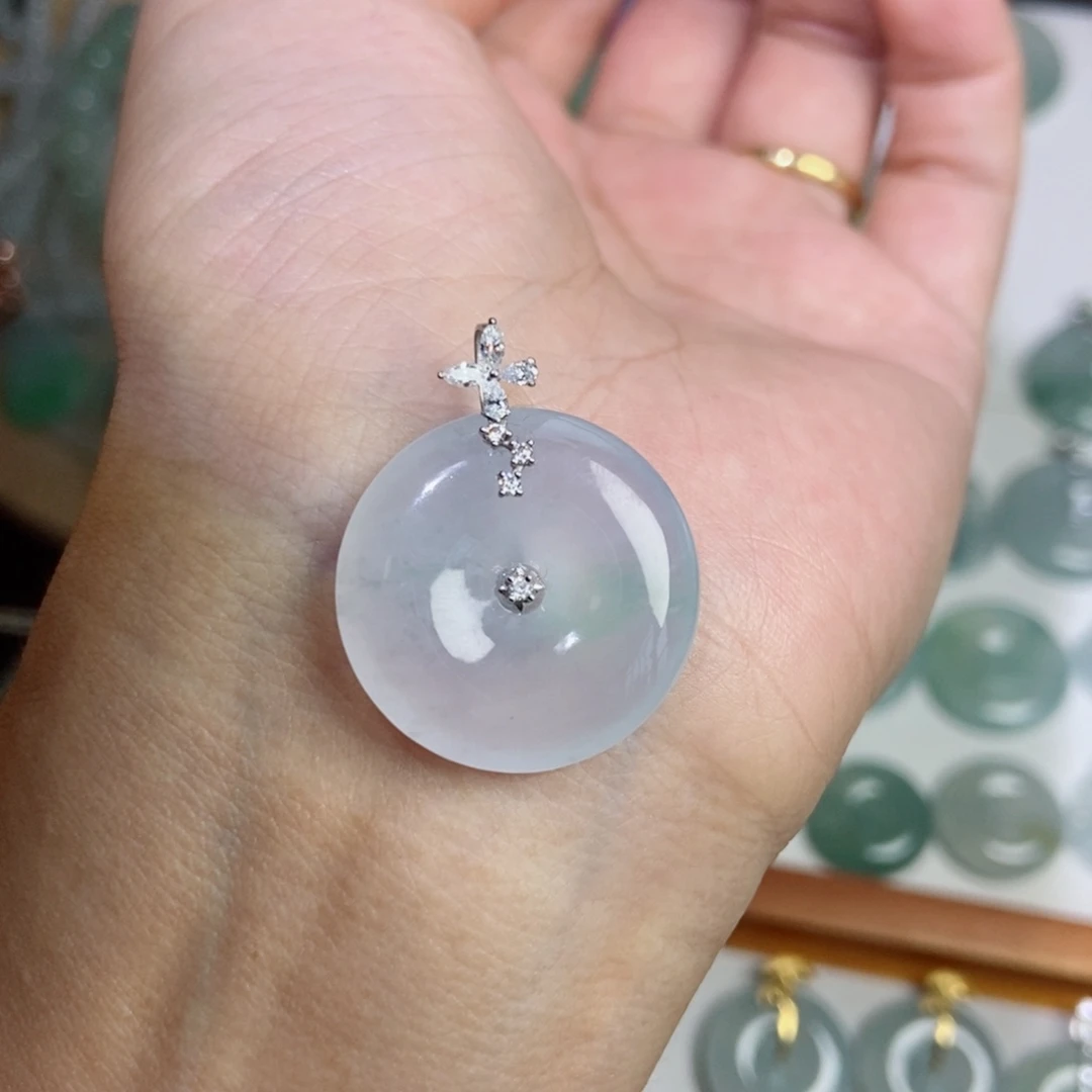 白***草翡翠未镶嵌颈饰翡翠