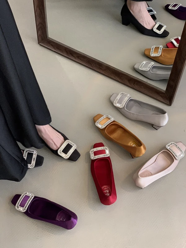 水钻方扣单鞋女2025春季宴会新款缎面高跟鞋红色粗跟婚鞋网红百搭