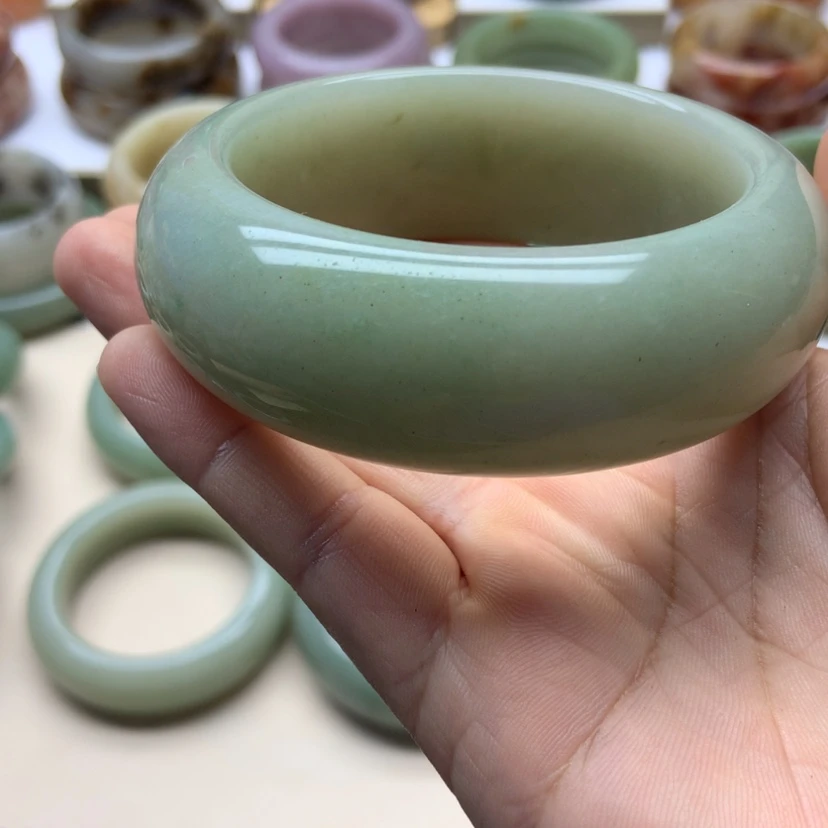 【闪购商品】未镶嵌手镯石英岩玉花*