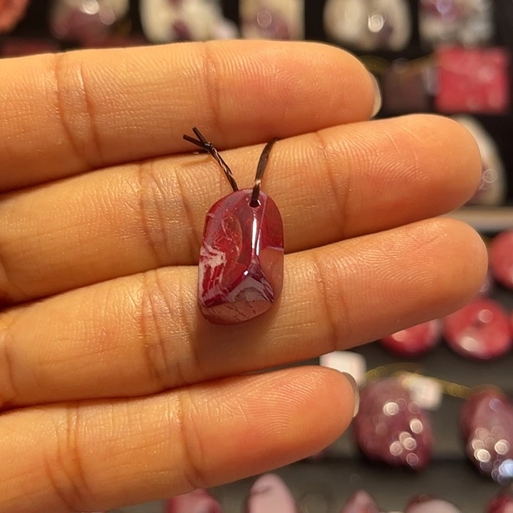 天然辰砂原矿红砂全透光随行吊坠