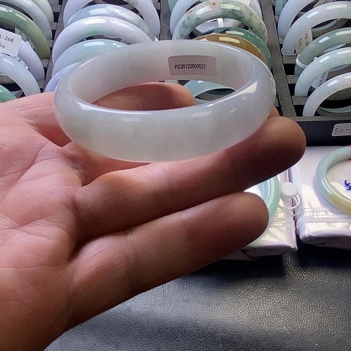 翡翠未镶嵌手镯6、正