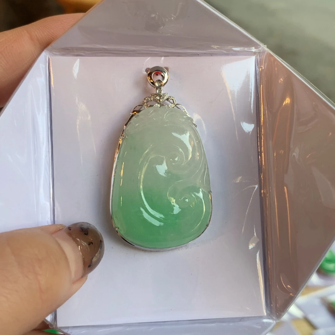 【闪购商品】翡翠颈饰18K金镶嵌如意