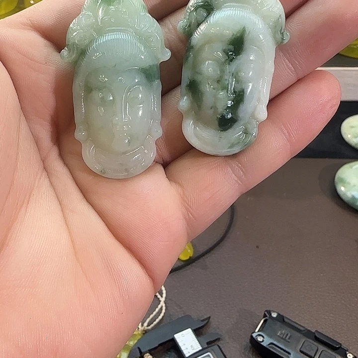 蛇纹石玉未镶嵌颈饰随机发货