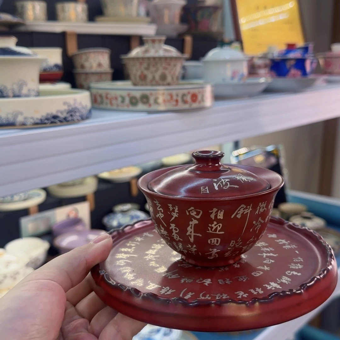 瓷片盖碗很精致很好看