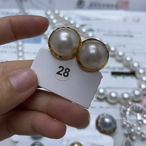 耳饰18K金镶嵌拼合珍珠（马贝珠）