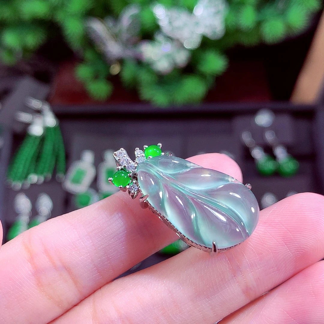 颈饰未镶嵌翡翠天然