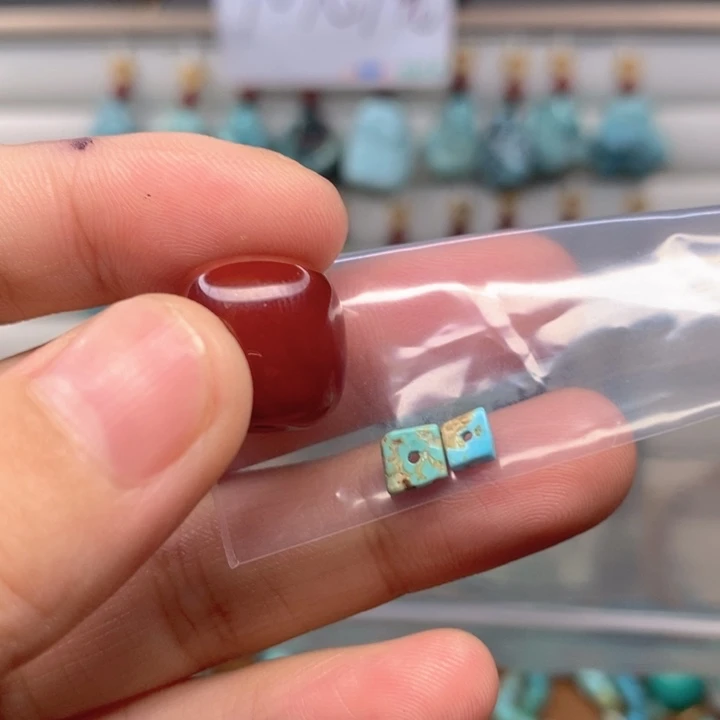玛瑙/玉髓原矿未镶嵌小**?