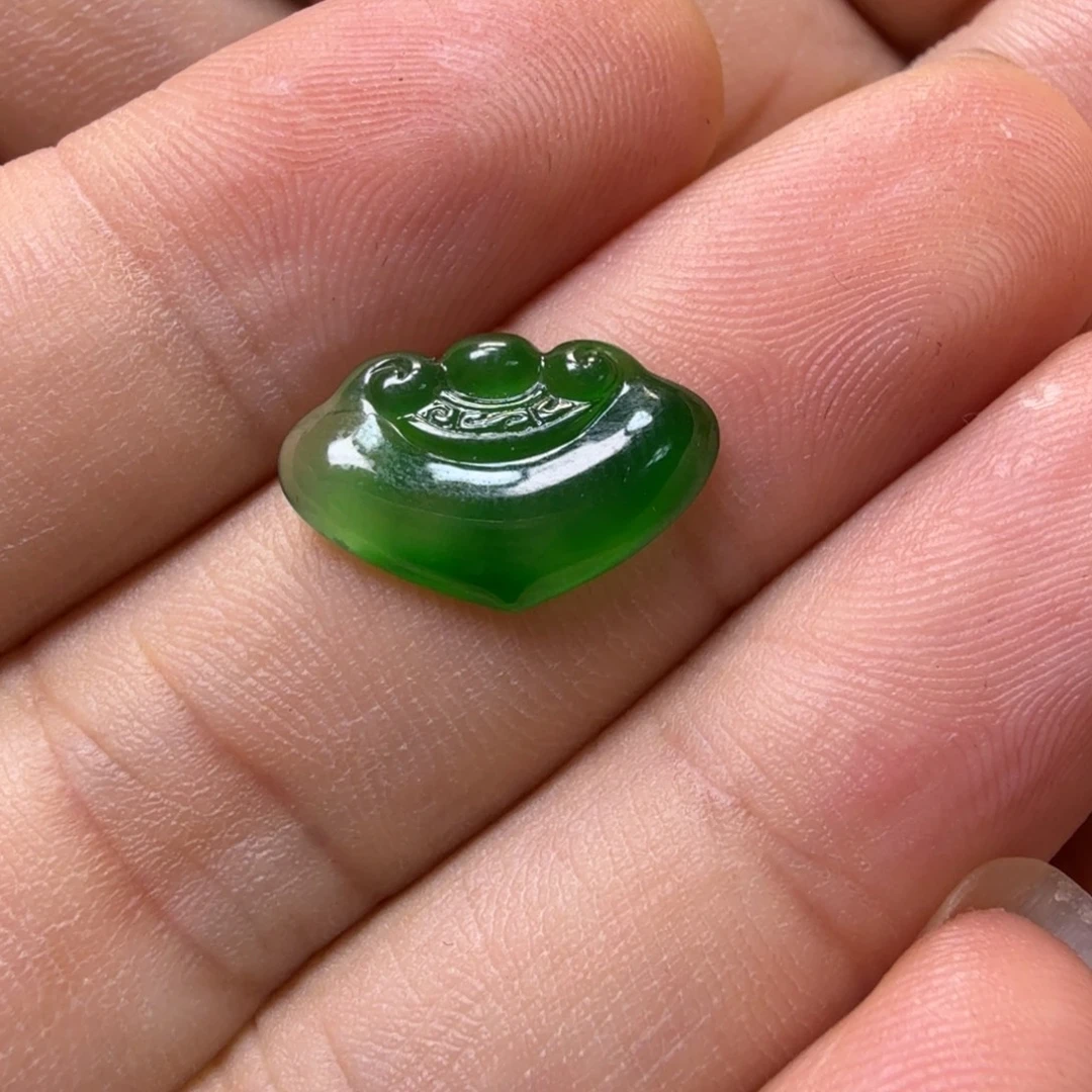 德***）翡翠未镶嵌颈饰吊坠