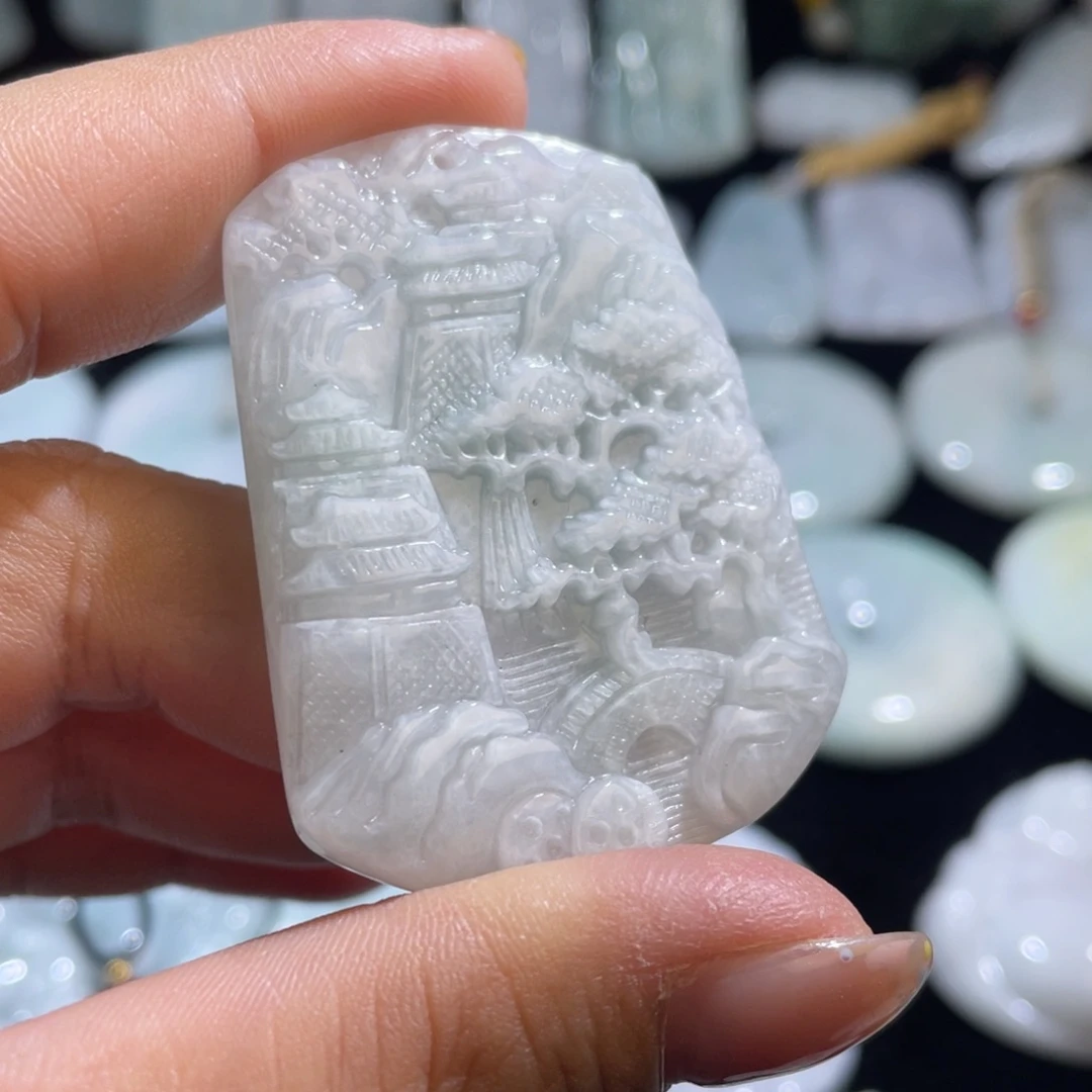 翡翠未镶嵌颈饰山水