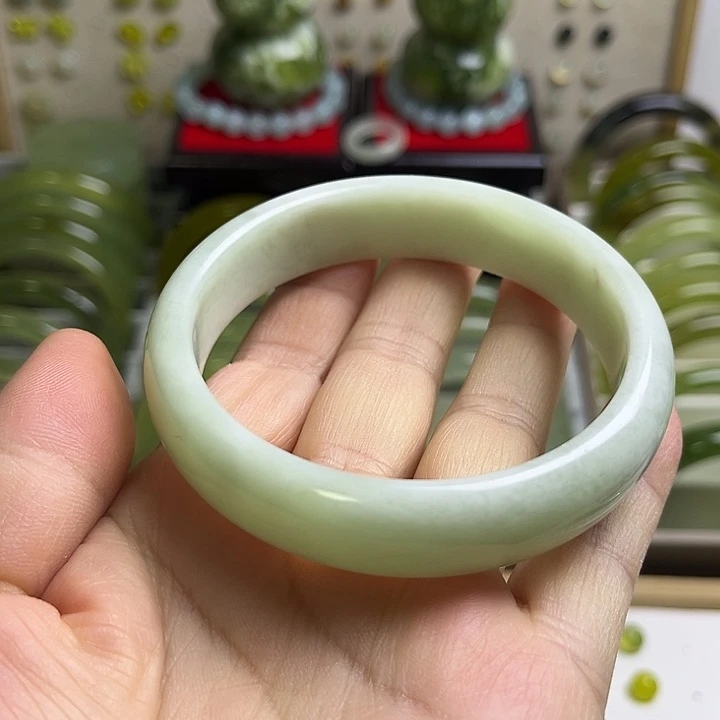 未镶嵌蛇纹石玉吊坠(不含链)