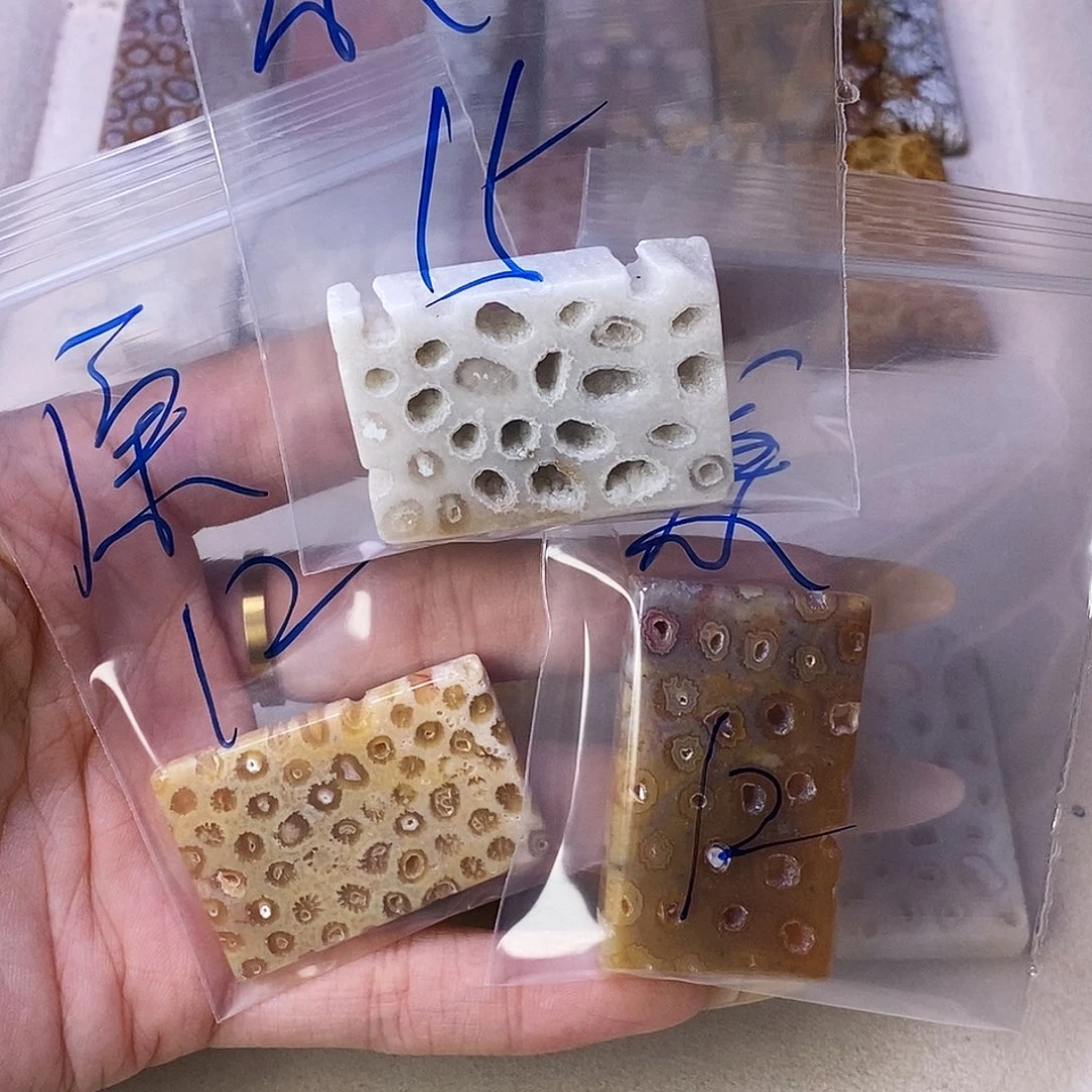 查罗石合金颈饰原*