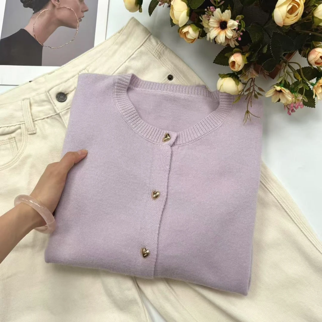 浅春款欧若风爱心扣气质针织开衫Y6289