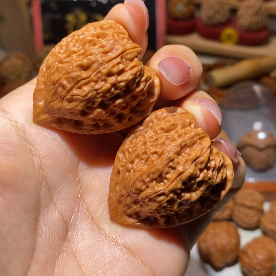 文玩核桃把件36尺蛇王一抹红