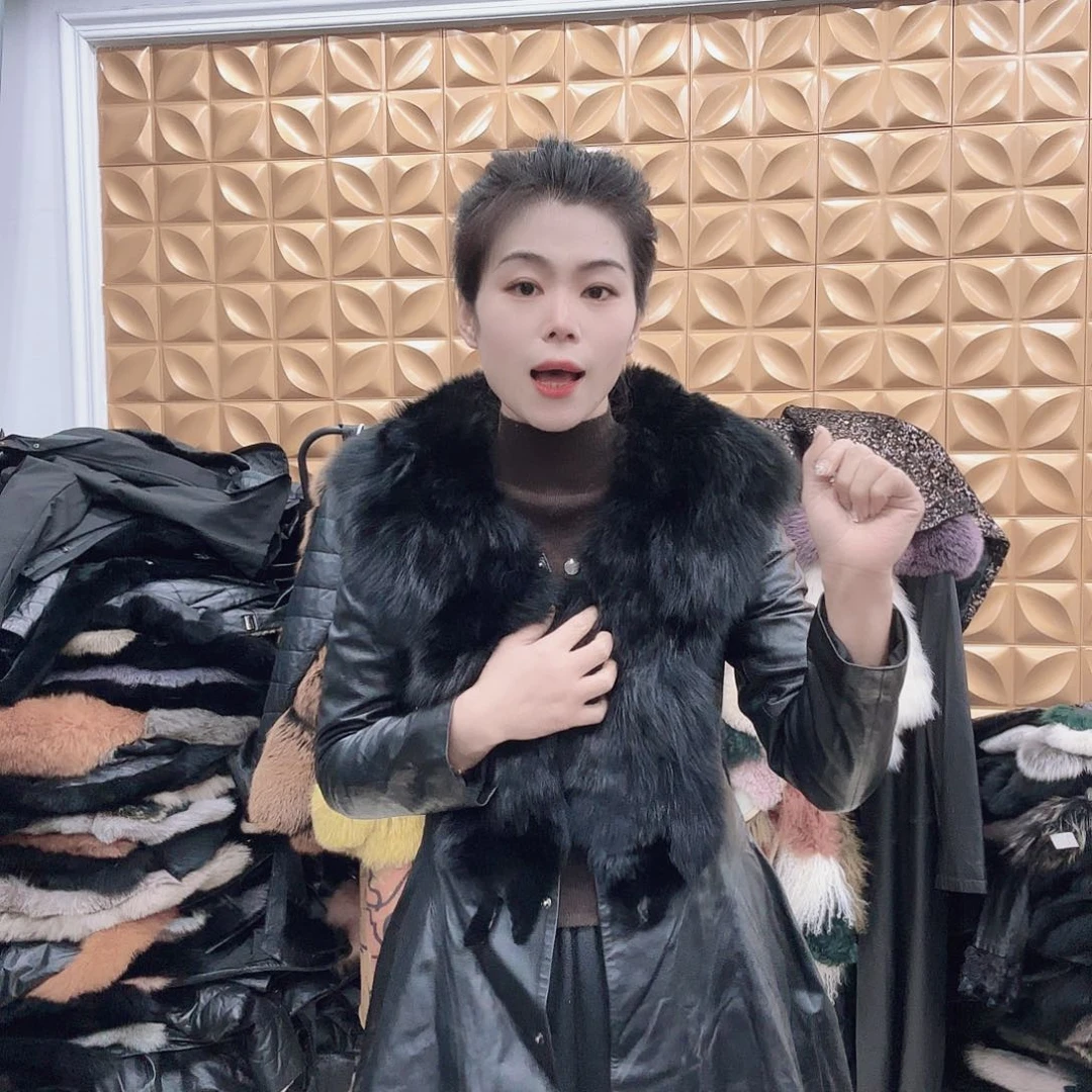 皮草搭配黑色西装