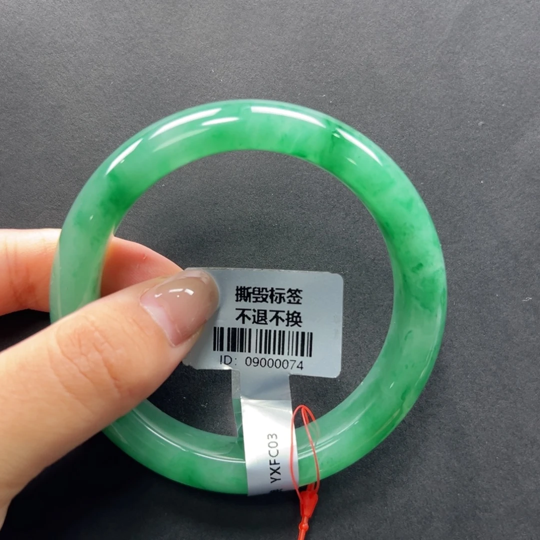 石英质玉未镶嵌手镯+周周57.8