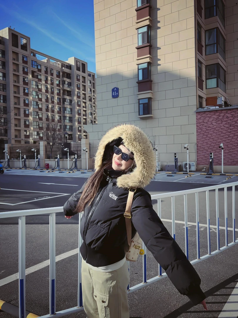 大毛领连帽羽绒服女2025冬季新款韩版宽松棉服防风加厚白鸭绒外套