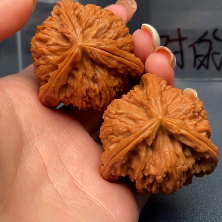 _***、文玩核桃吊坠白狮子