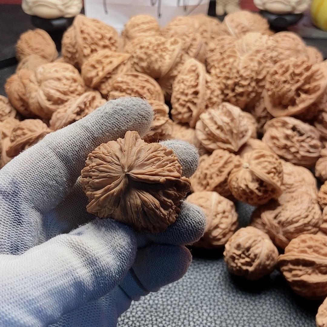 消***）文玩核桃吊坠白狮子