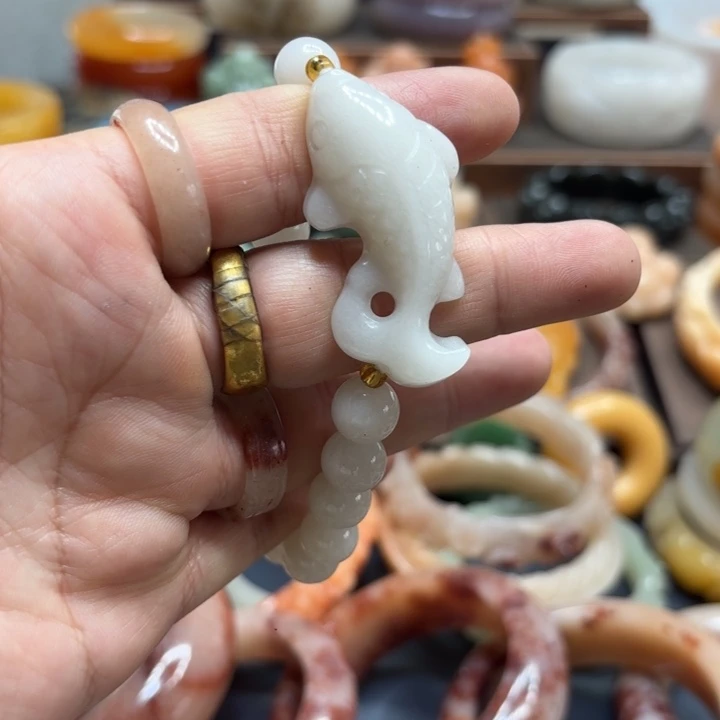 石英岩玉合金颈饰