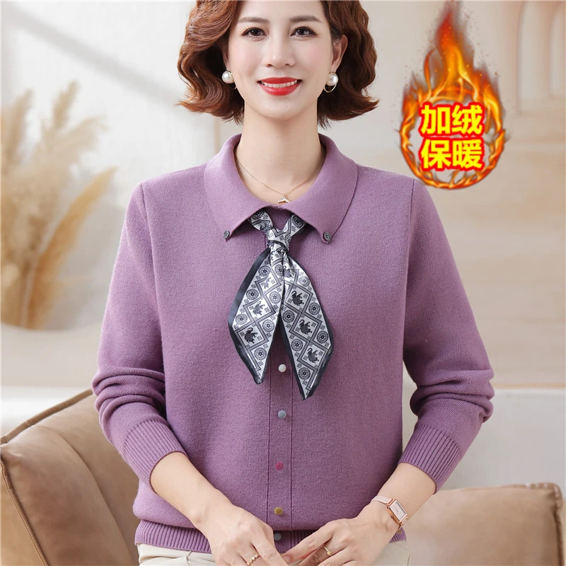 妈妈秋冬季加绒加厚翻领丝巾毛衣保暖衣中老年女冬装一体绒打底衫