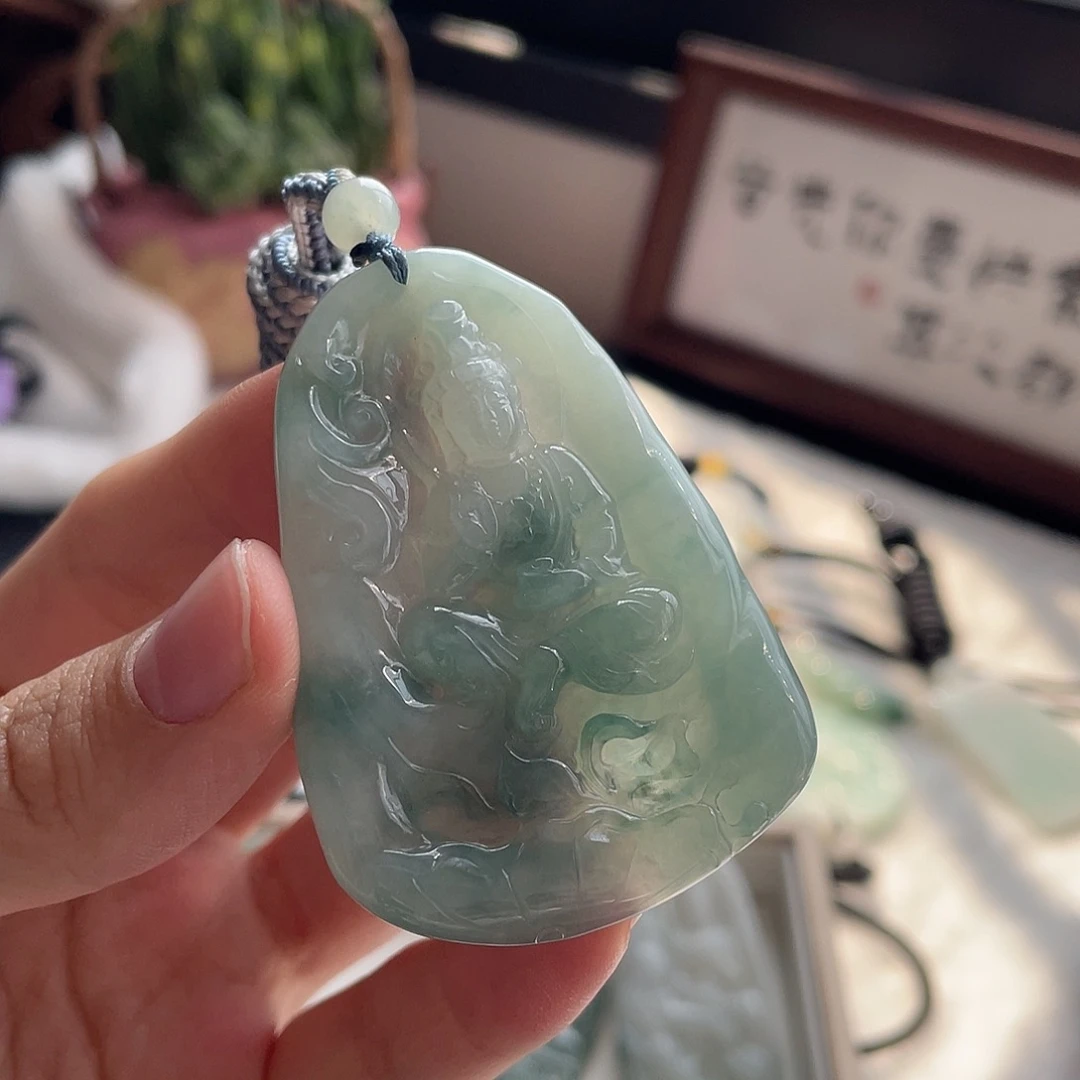 翡翠未镶嵌颈饰观音