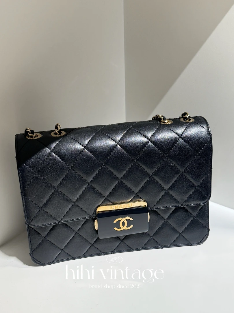 99新 Chanel/香奈儿 黑色亚克力扣信封链条包24开/14939809