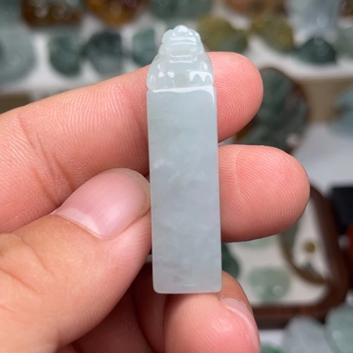 颈饰未镶嵌翡翠印章