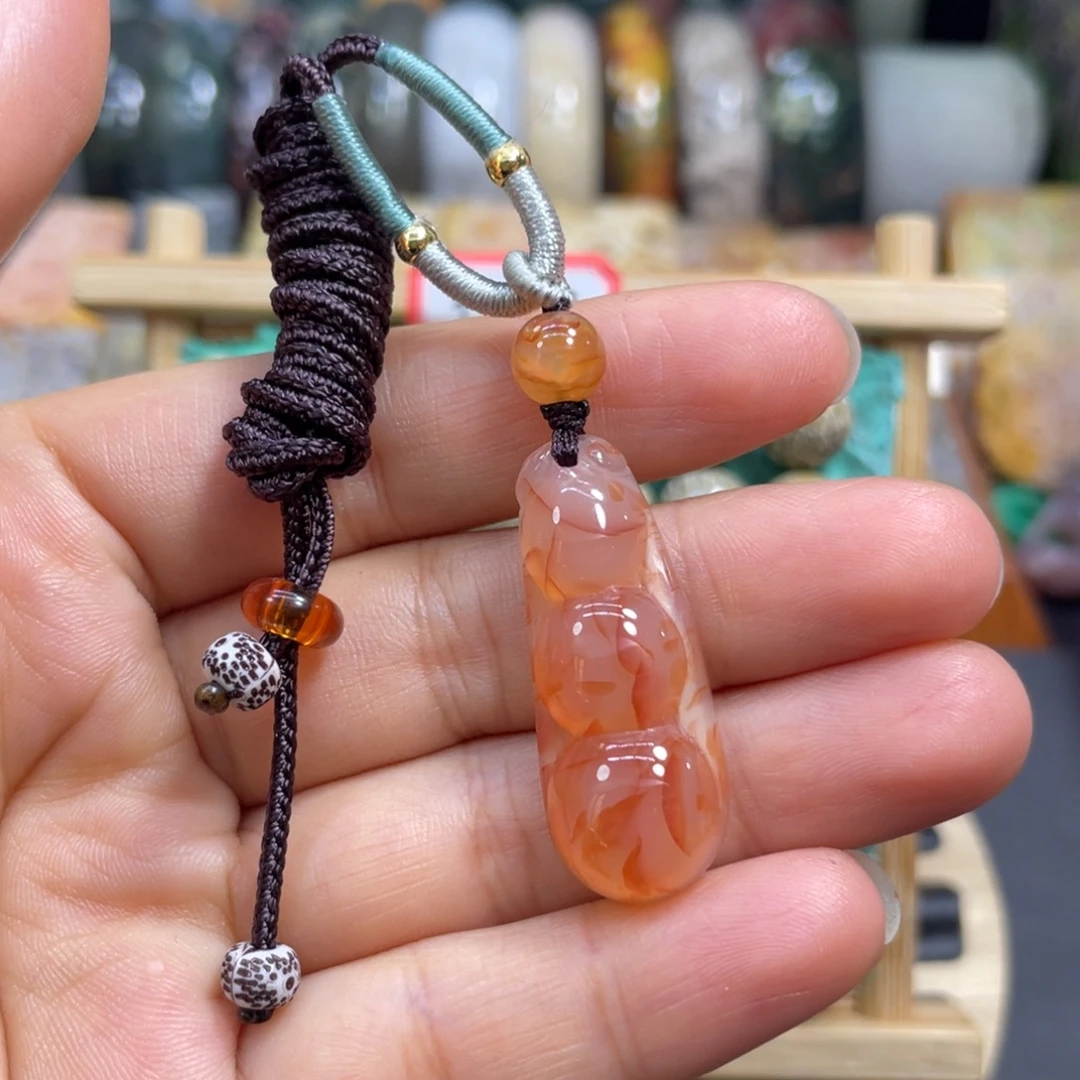 硅化玉未镶嵌颈饰龙纹玛瑙福豆