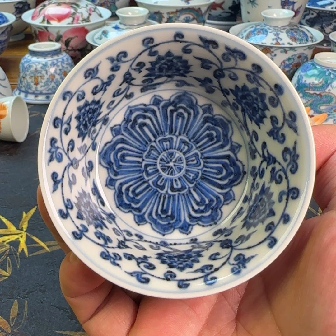 缠枝莲宝相花马蹄主人杯