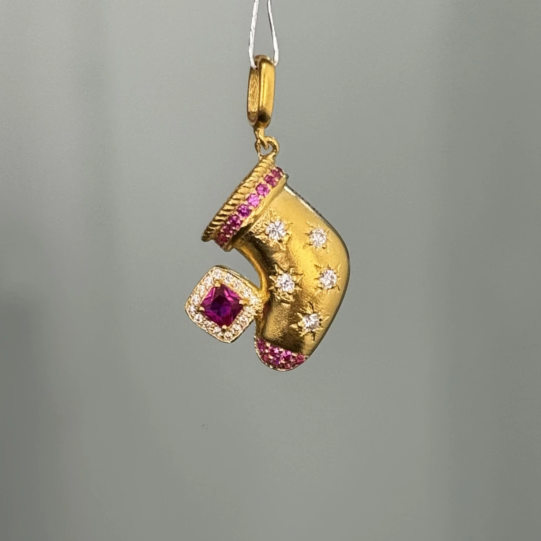 镶嵌袜子吊坠- 足金999-00