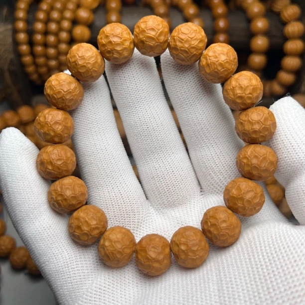 猴头核桃，蛟龙圆珠，龙炎料精工雕刻，尺寸14mm+文玩手串