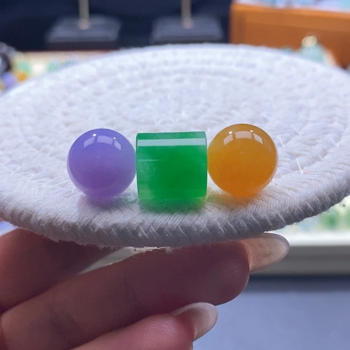 翡翠未镶嵌颈饰翡翠三彩色珠