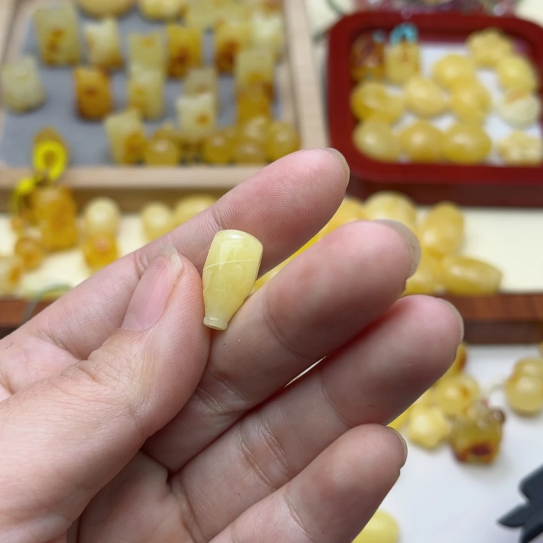 【闪购商品】蜜蜡裸石未镶嵌配饰