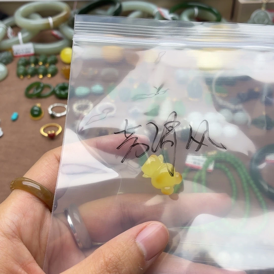 若***风和田玉未镶嵌手镯